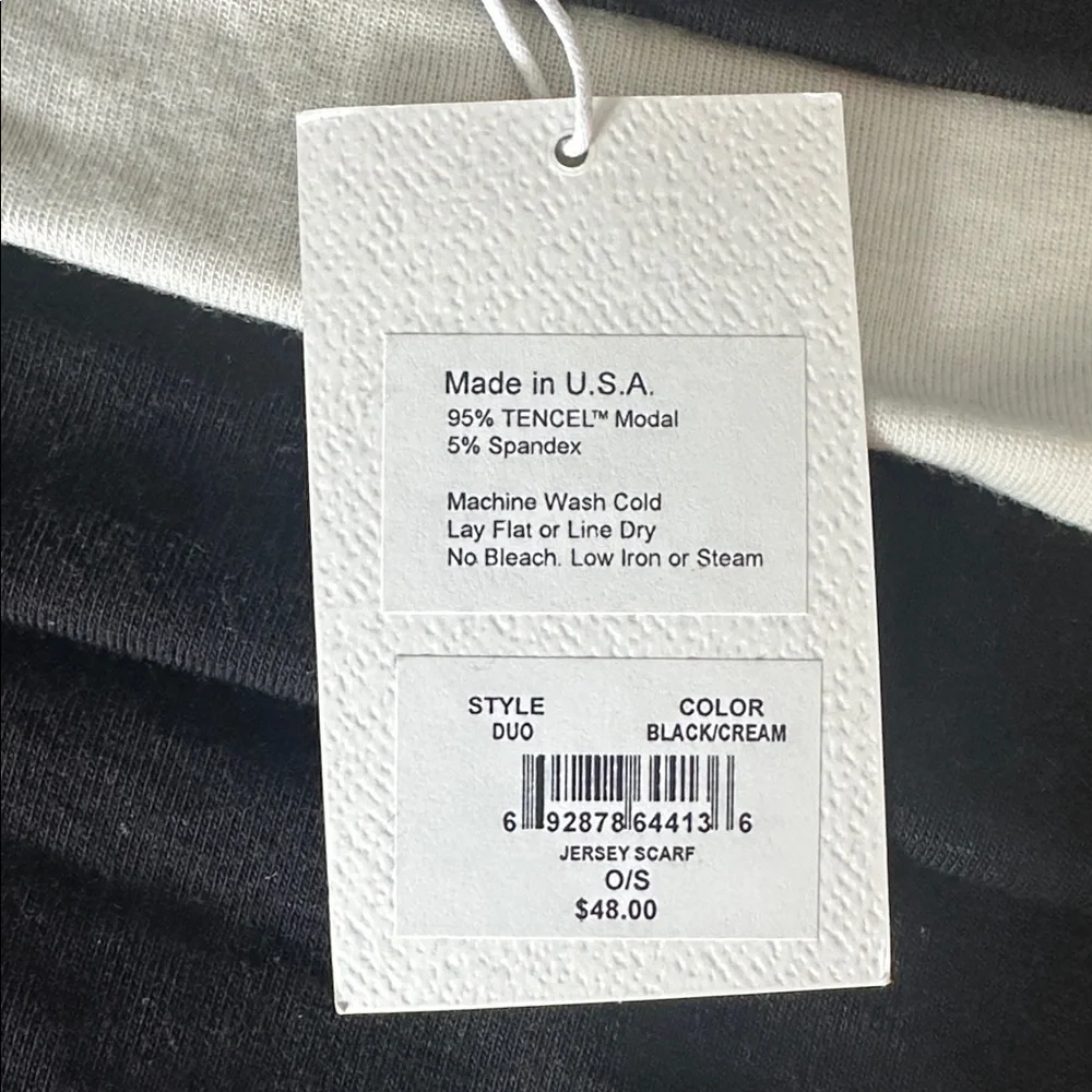 LA RELAXED Black and White Scarf super soft
